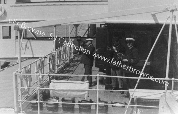 MID-DAY ON THE BRIDGE:3 OFFICERS ON THE BRIDGE